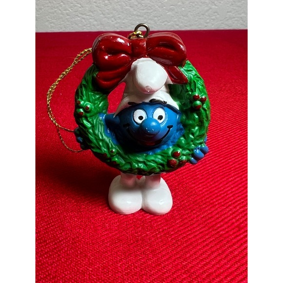 Vintage Smurf Christmas Ornament 1981 Peyo Schleich Portugal Wreath Bow PVC - Picture 1 of 6